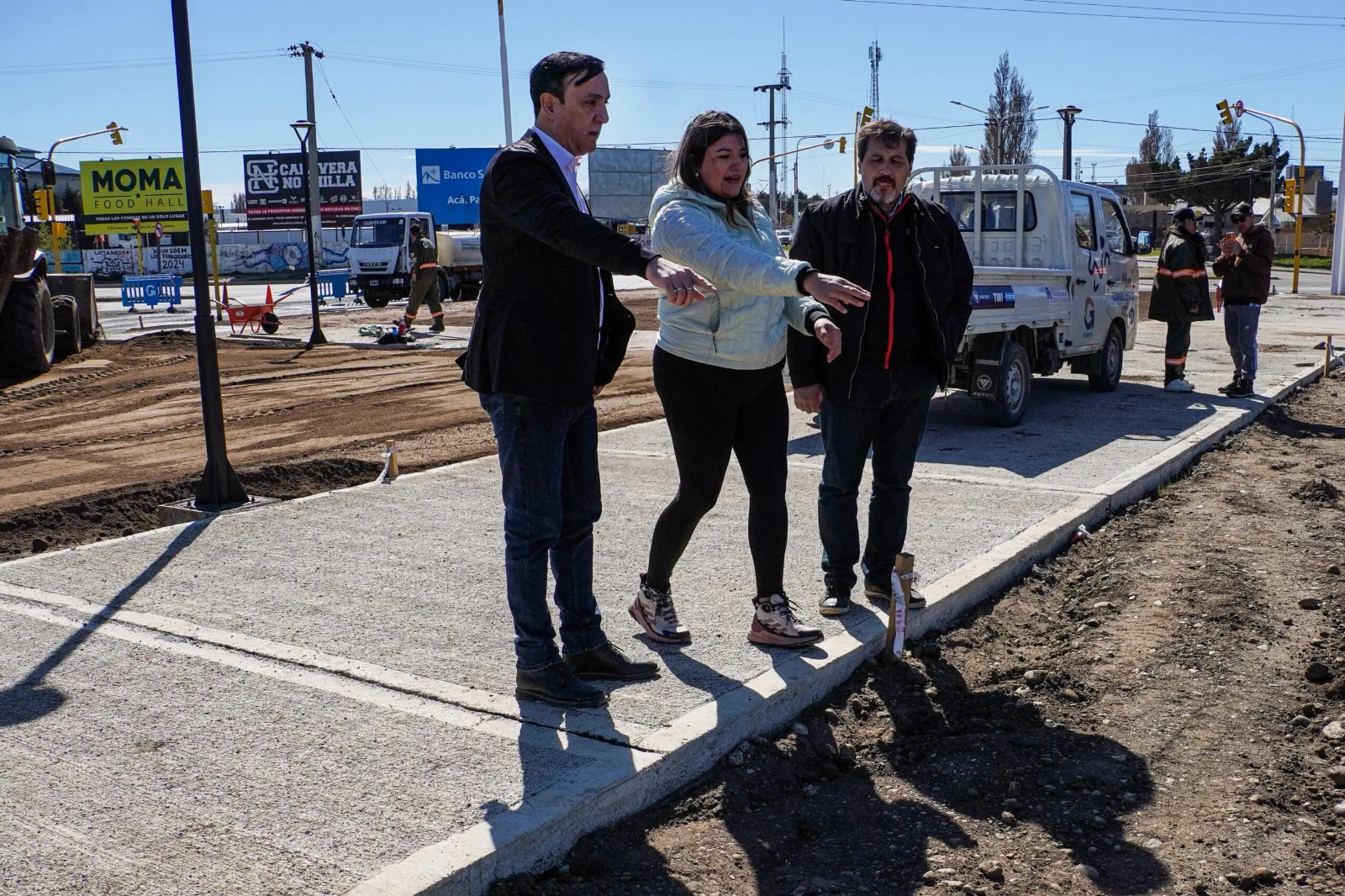 Avanzan trabajos de compactación y perfilado en barrios Bicentenario de Río Gallegos