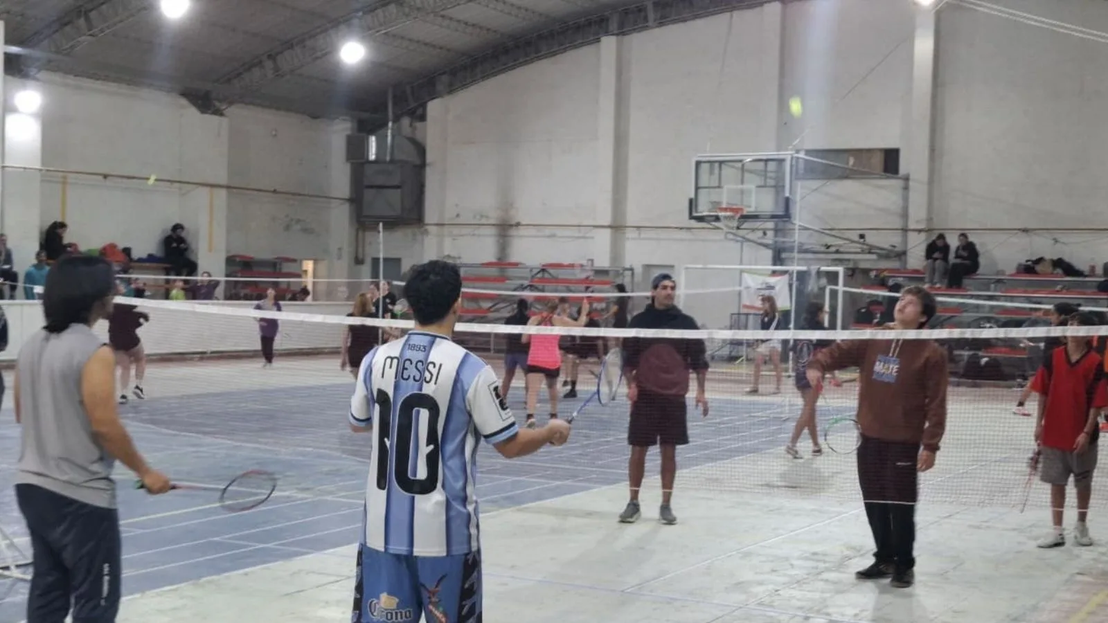 Caleta Olivia albergó el primer encuentro recreativo de bádminton