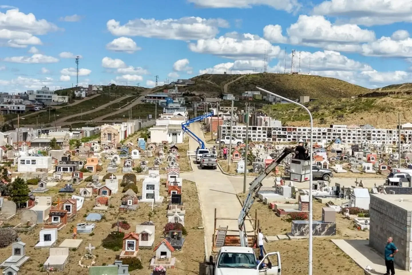 Caleta Olivia: el Cementerio Municipal suma nueva iluminación y cámaras de seguridad