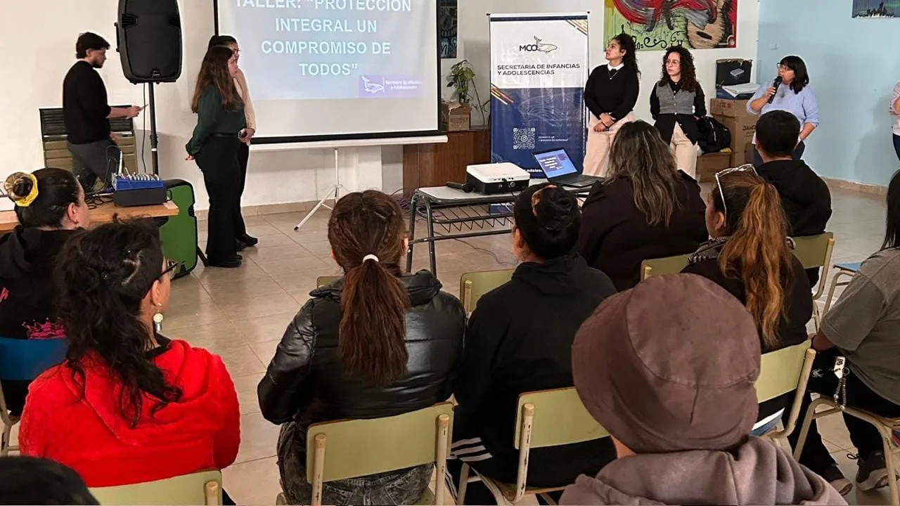 Capacitan a personal del CIJ 3 de Febrero en protección de derechos de niños y adolescentes