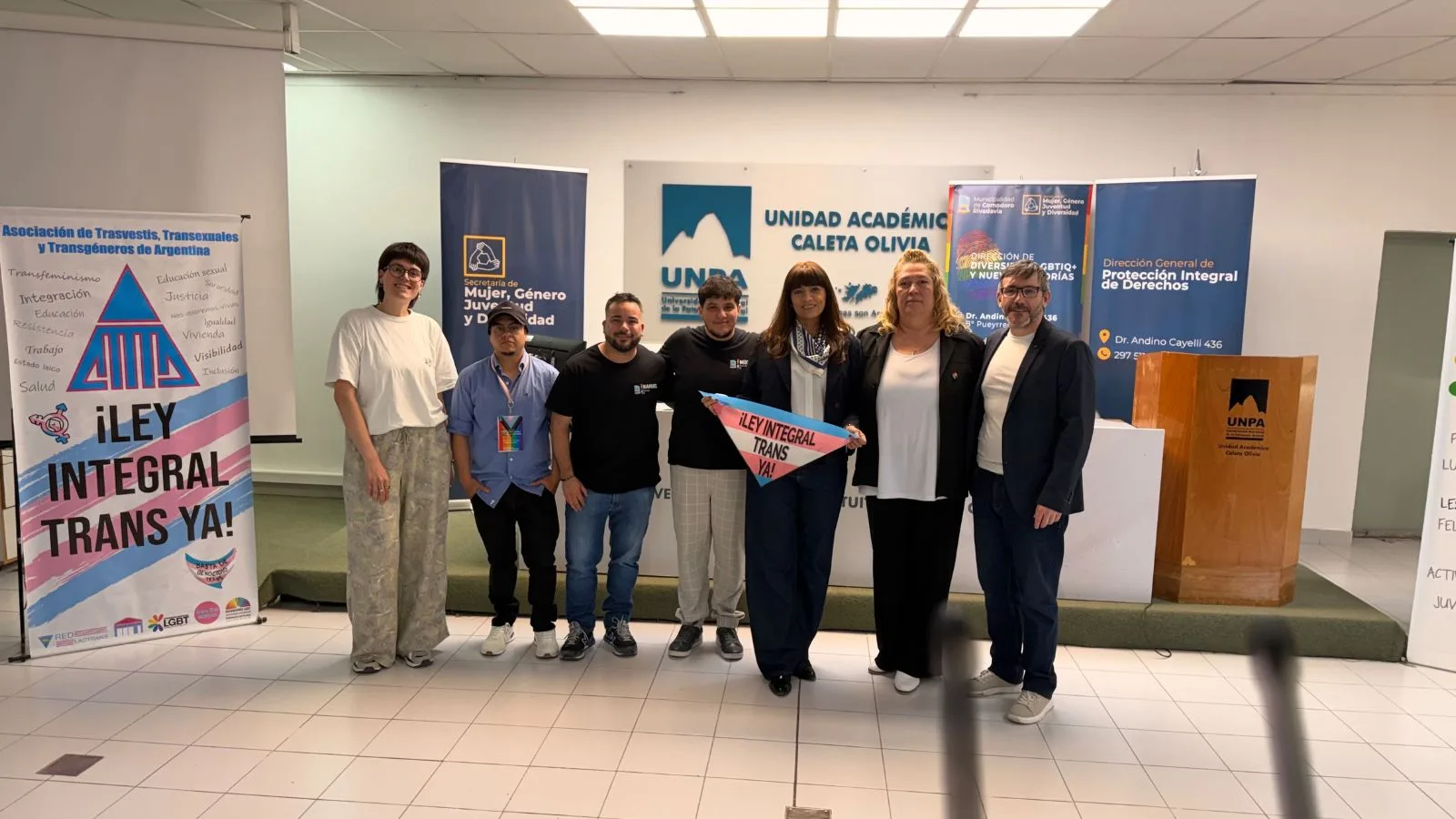 Charla abierta en Caleta Olivia abordó infancias trans y rol de las familias