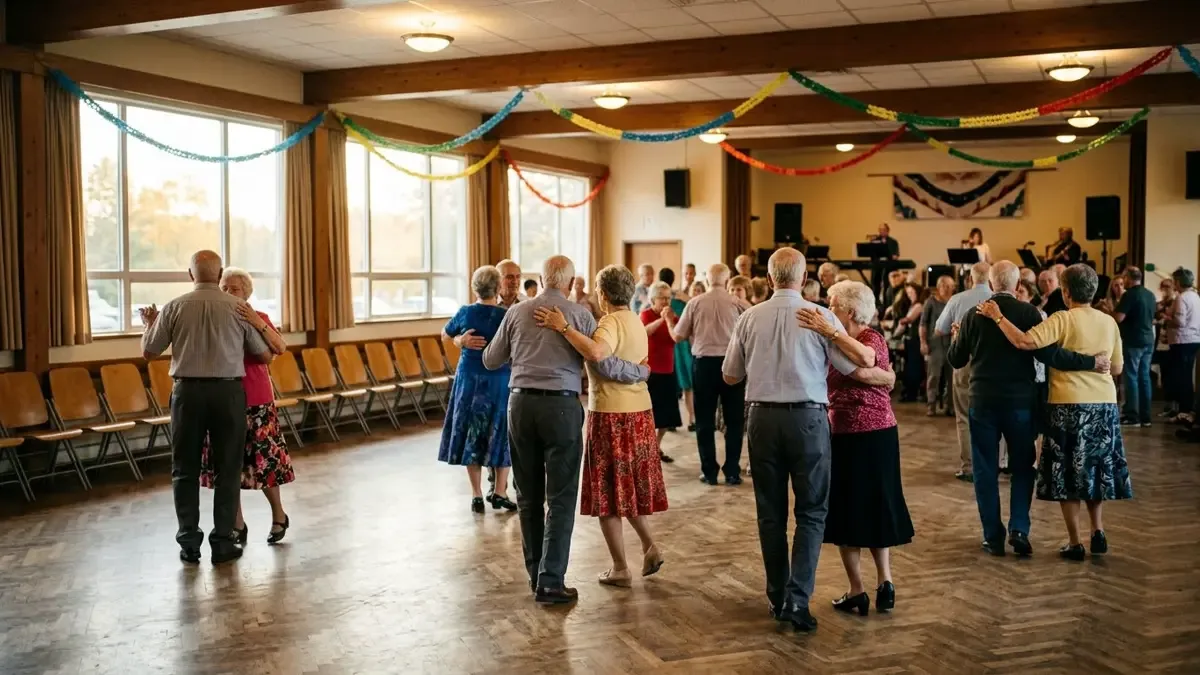 Adultos mayores bailando de espaldas en el salón de un centro de jubilados.