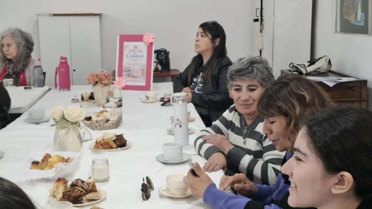 Encuentro en Caleta Olivia por el Día de la Costurera en el CIM