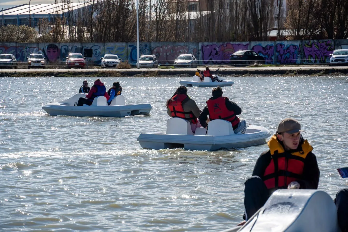 Familias de Río Gallegos volvieron a disfrutar de los botes en la Laguna Ortiz