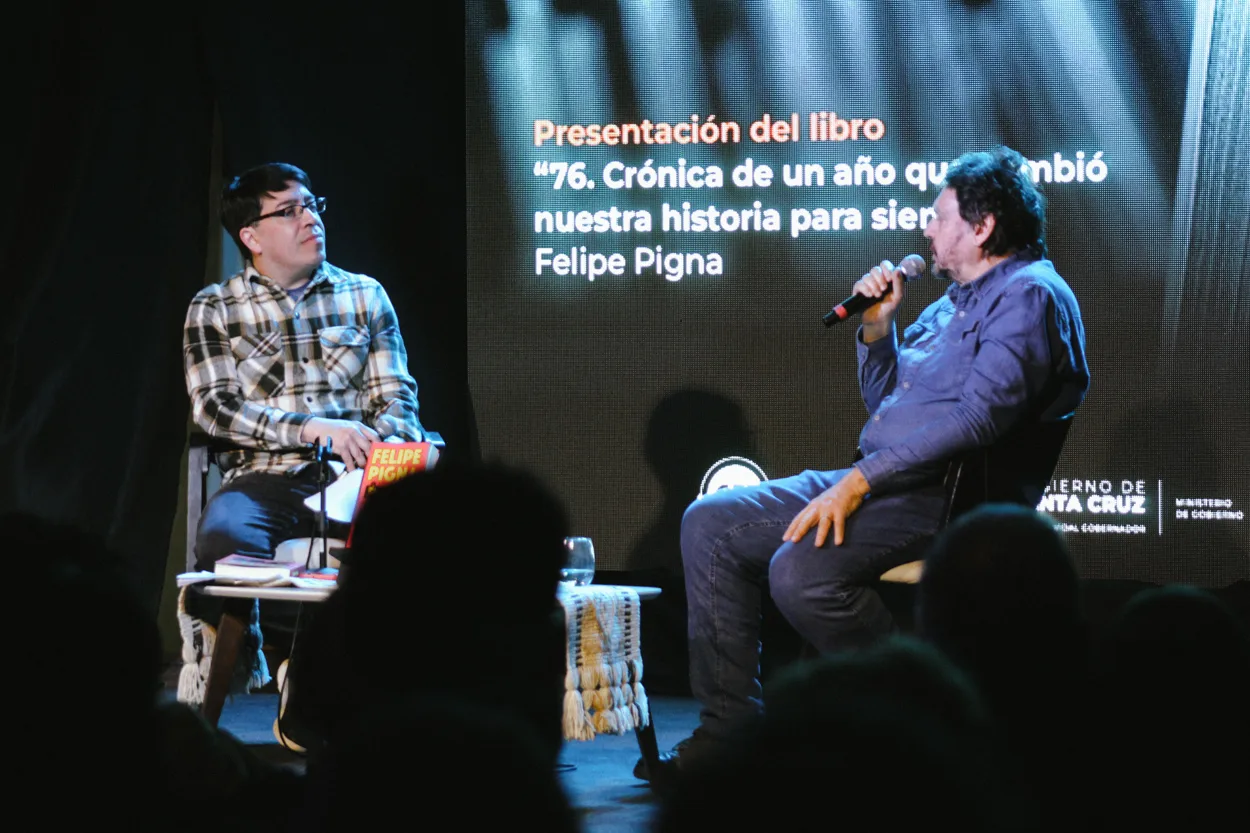 Felipe Pigna llenó el Auditorio Villarreal con su charla sobre 1976 en la Feria del Libro