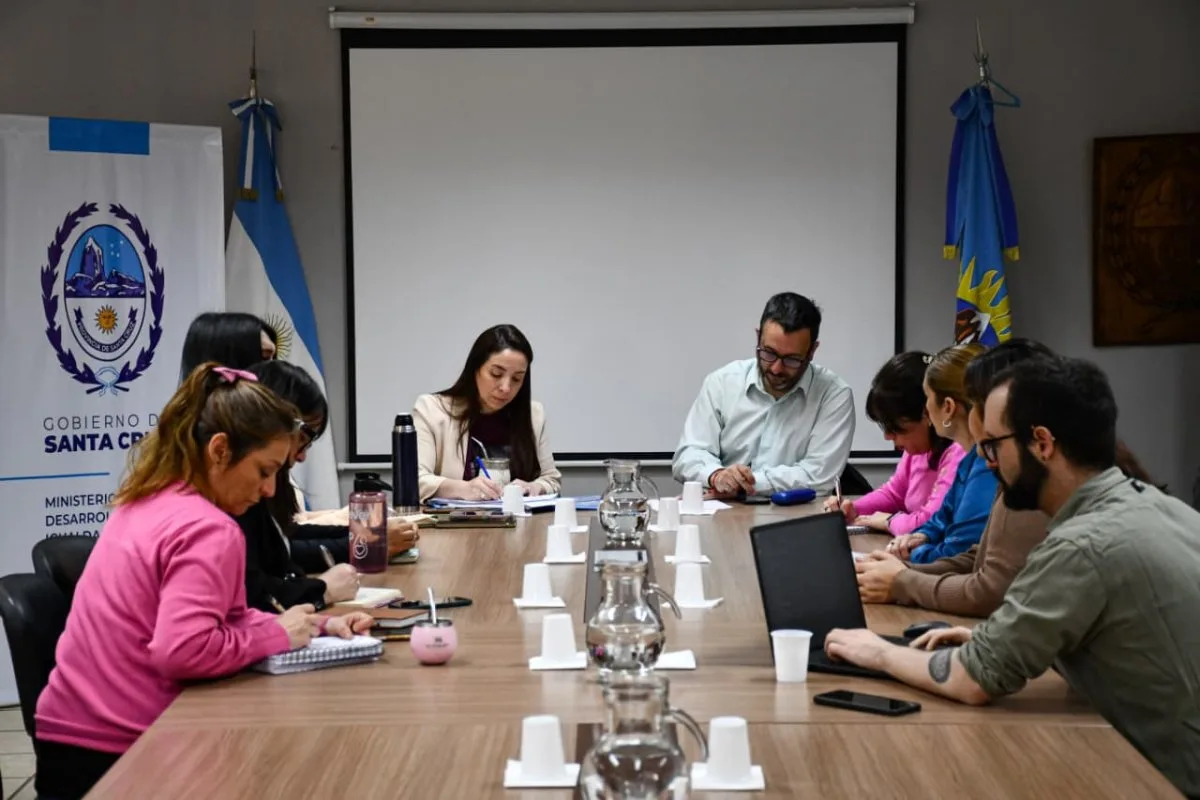 Fortalecen trabajo articulado entre Secretaría de Niñez y Policía de Santa Cruz