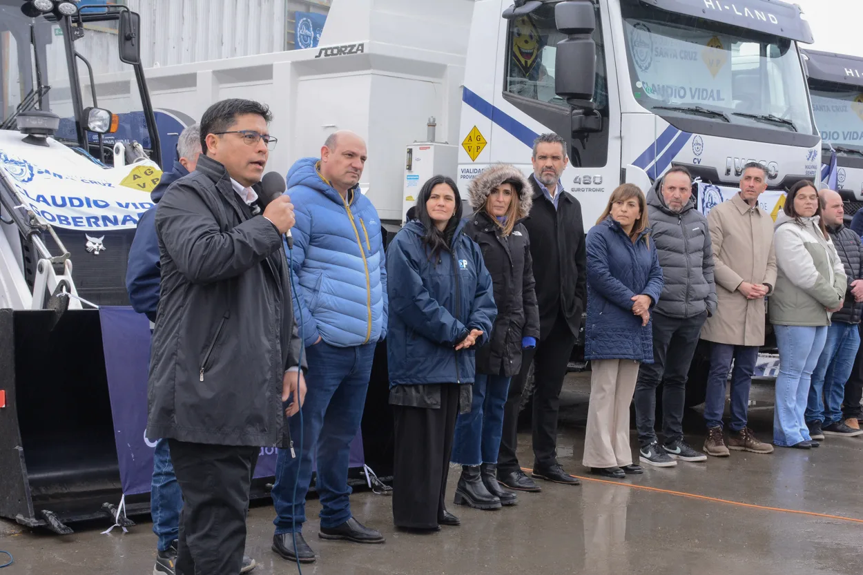 Gobernación entregó flota liviana y pesada por más de $1.400 millones