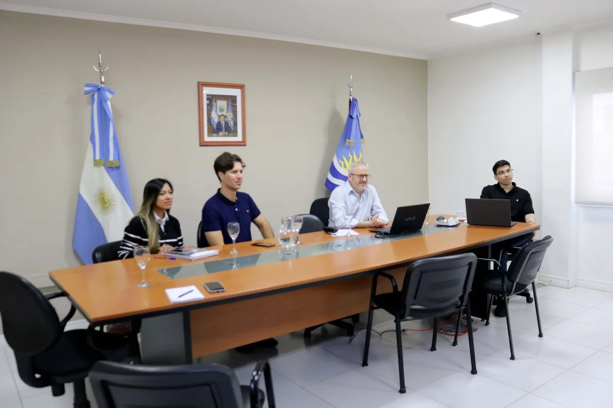 Gobierno de Santa Cruz analiza abandono de 1.160 pozos de exáreas de YPF en la cuenca