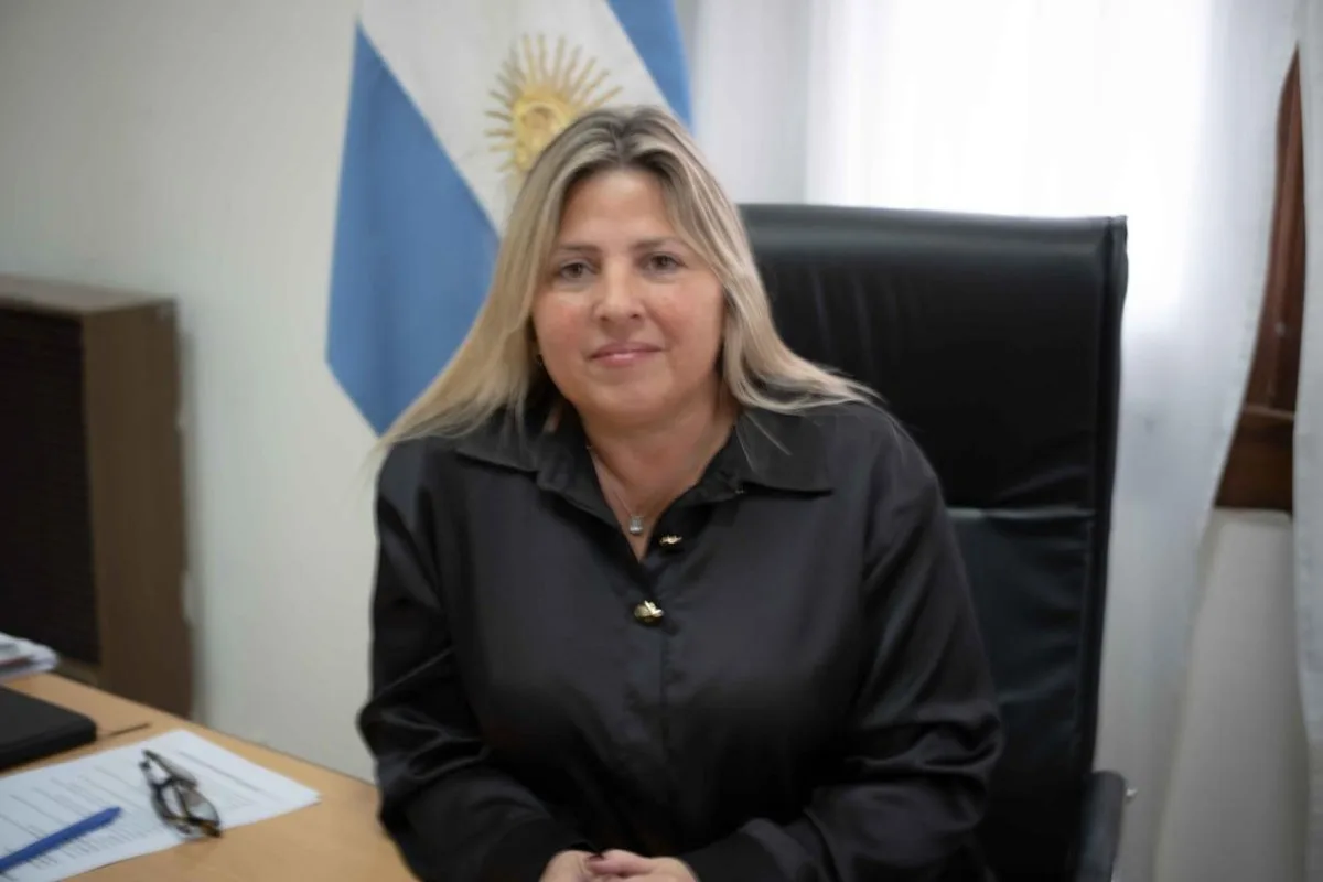 Gobierno distribuye 40 mil pares de zapatillas Topper para estudiantes de Santa Cruz