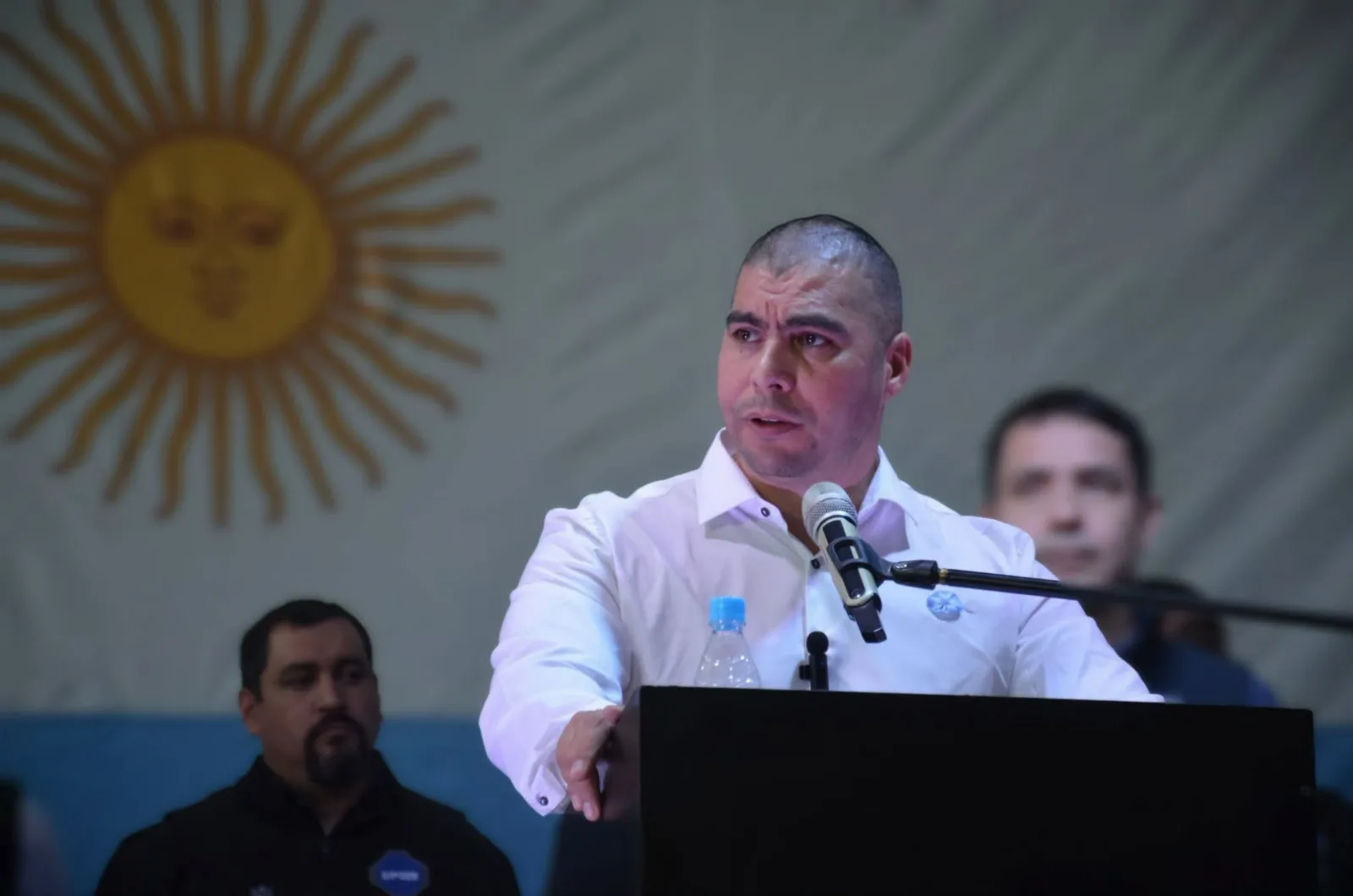 Güenchenen a PAE: “Sin trabajo santacruceño, no hay prórroga ni continuidad”