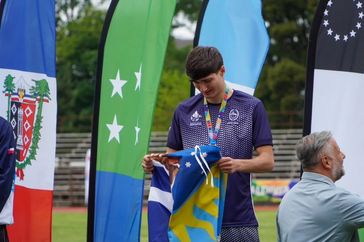 Jeremías James se coronó tricampeón de salto en alto en los Juegos Binacionales de la Araucanía 2026