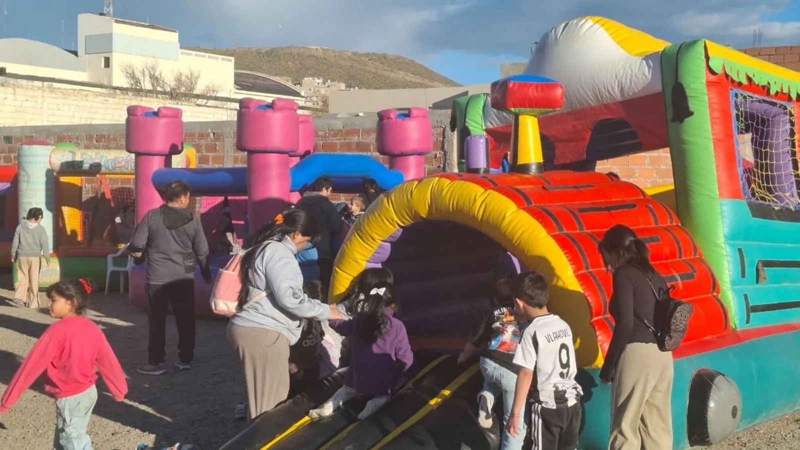 Bomberos Voluntarios de Caleta Olivia cerró el Mes de las Infancias con jornada de juegos