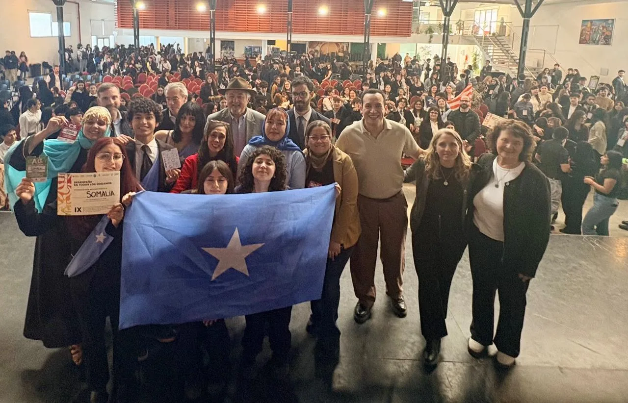 Más de 400 estudiantes de Comodoro debatieron seguridad energética y gobernanza de recursos