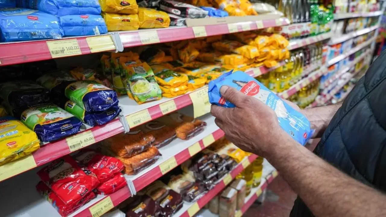 El endeudamiento para comer: 82,8% de los que pidieron plata lo hizo para alimentos