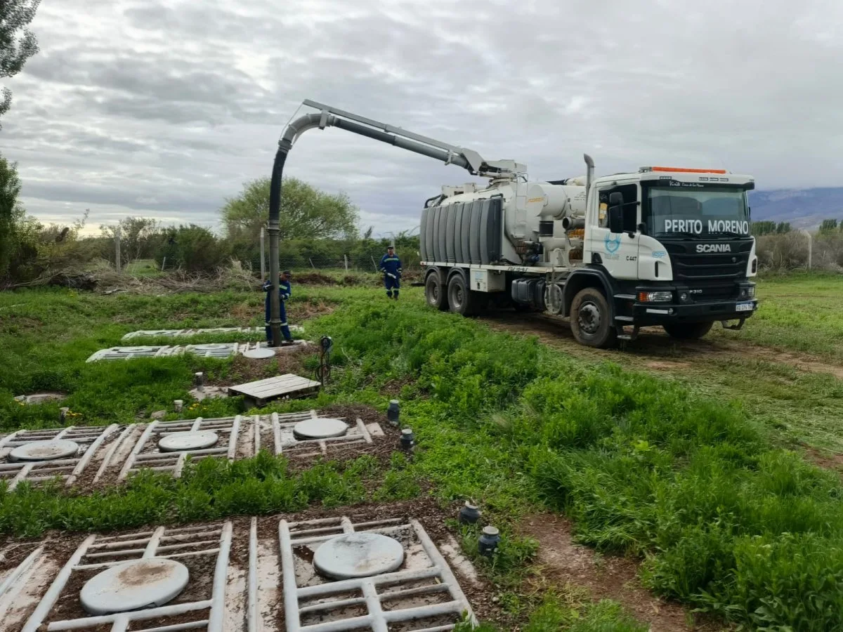 SPSE realizó operativo integral de saneamiento cloacal y refacciones en la Usina de Lago Posadas