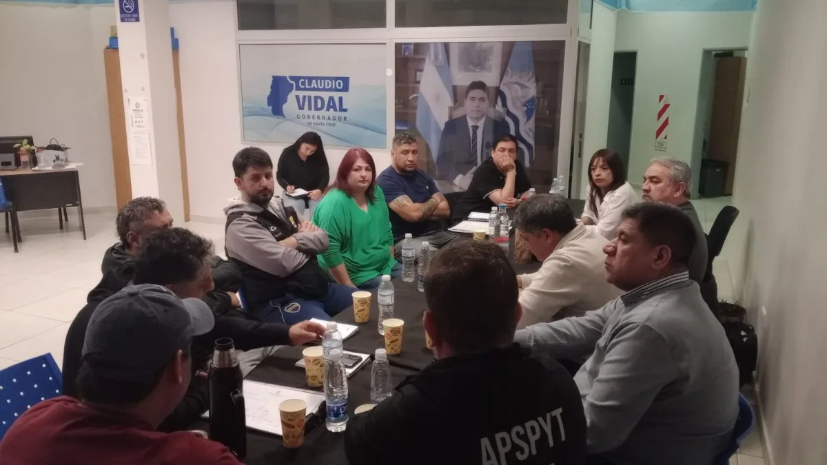 Trabajo dialogó con gremios de YCRT y atendió a ex trabajadores de Autofarma