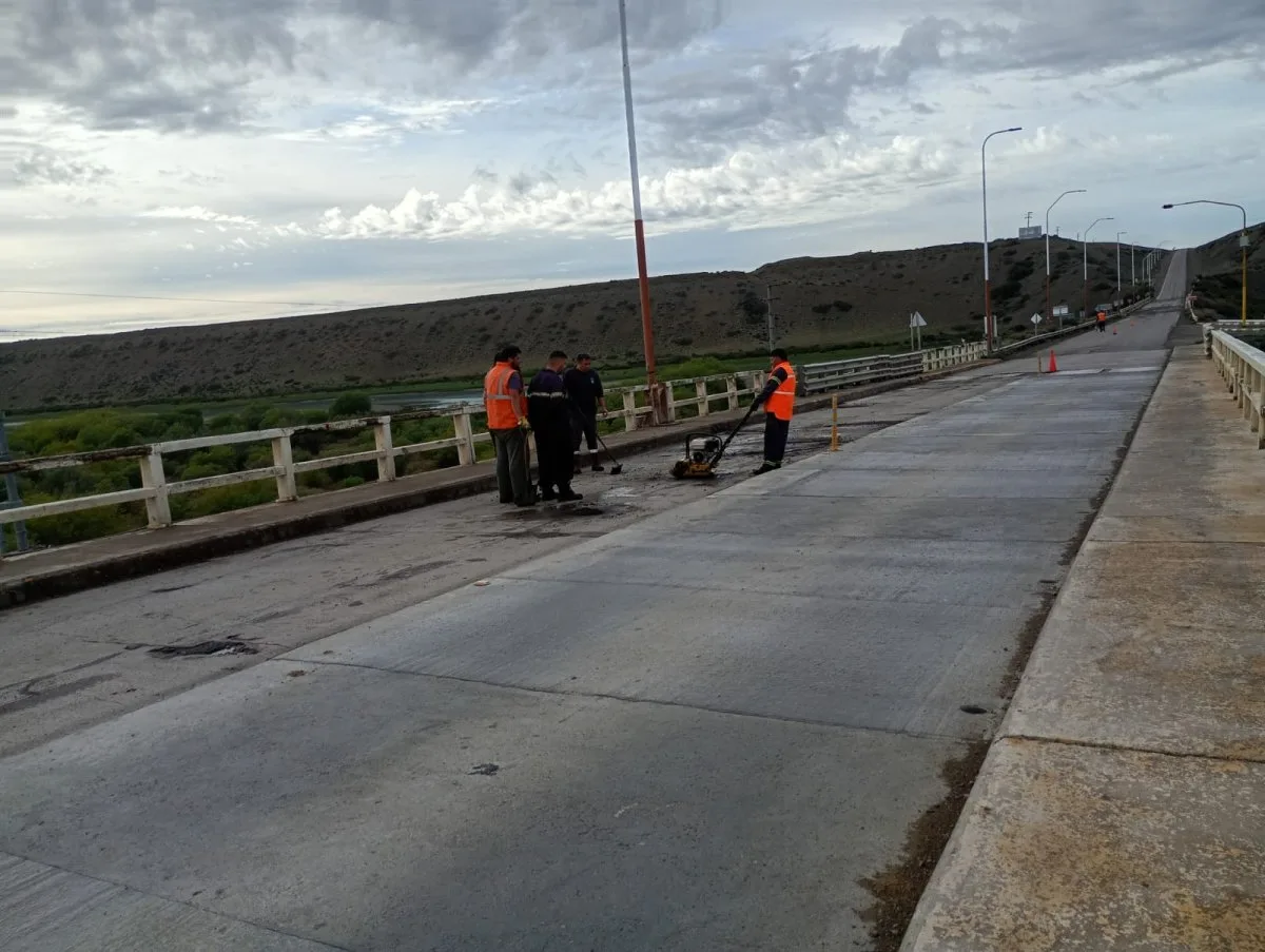 Vialidad Provincial realiza bacheo en Puente Chico sobre la Ruta Nacional 3