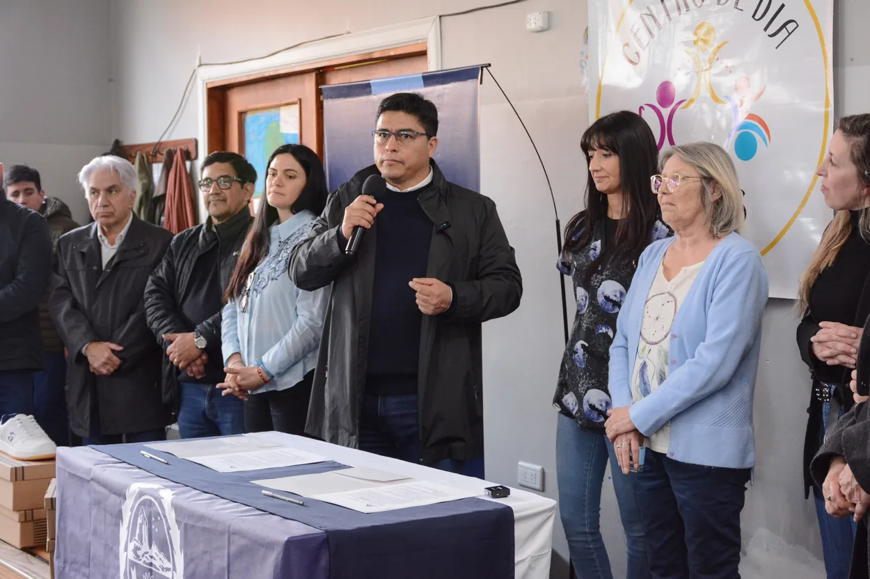 Vidal comprometió $50 millones más y obras en 30 días para Ángeles Especiales