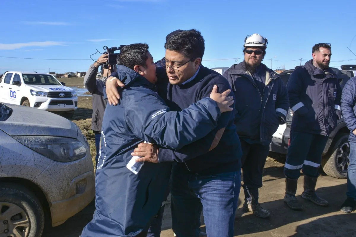Claudio Vidal inauguró obra de gas para 40 familias en la cordillera y anunció más servicios